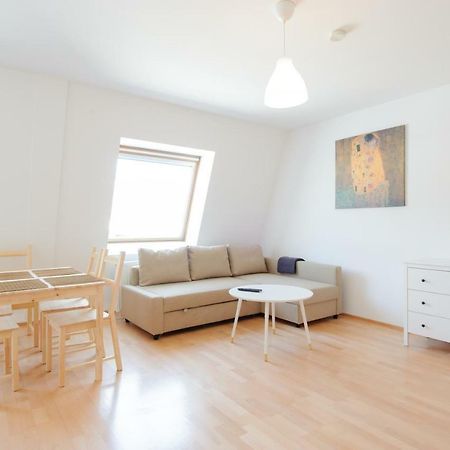 Central Living Apartments - Rathaus Вена Экстерьер фото