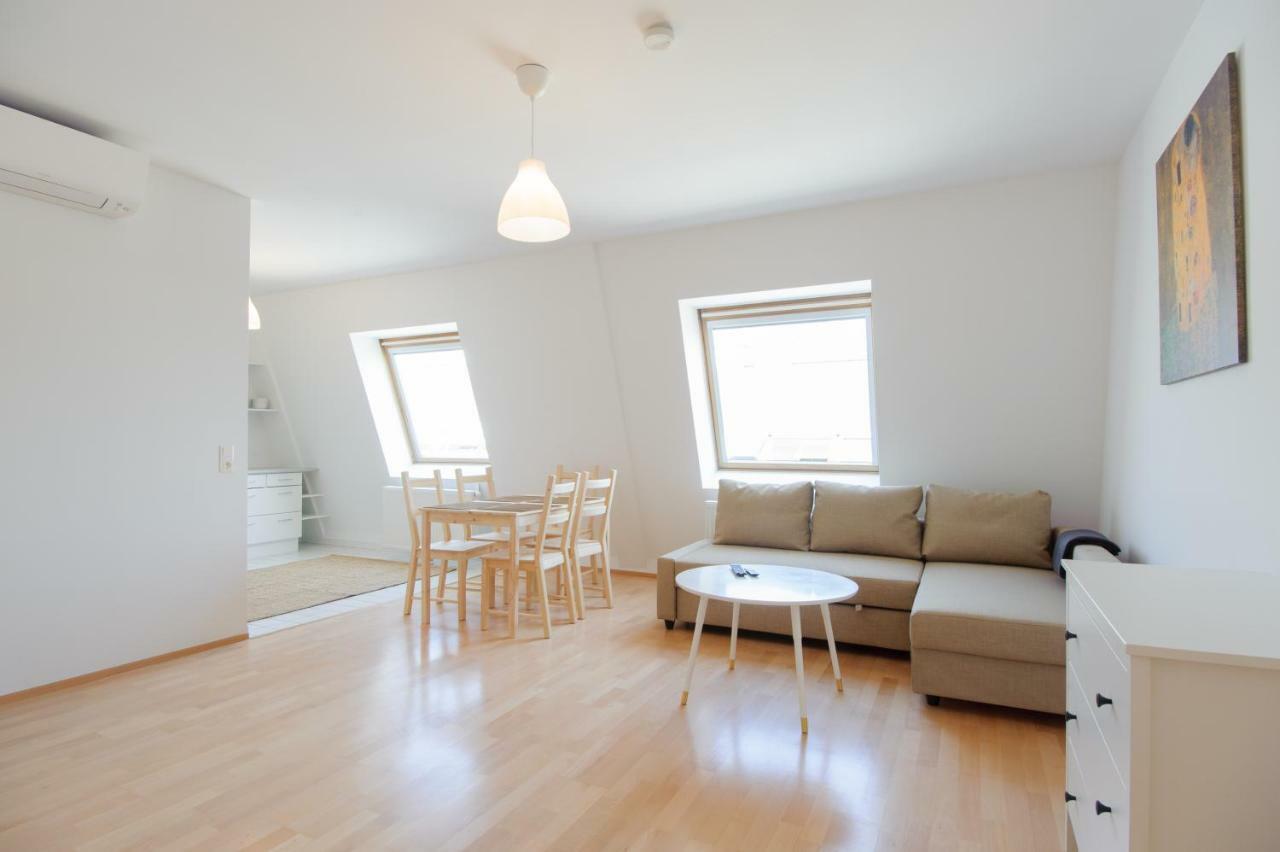 Central Living Apartments - Rathaus Вена Экстерьер фото